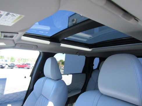 Used 2024 Mitsubishi Outlander SEL Black Edition image 12