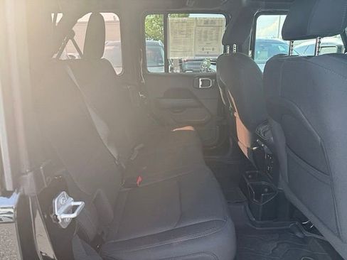 Used 2022 Jeep Wrangler Unlimited Sahara w/ LED Lighting Group AWD/4WD image 24