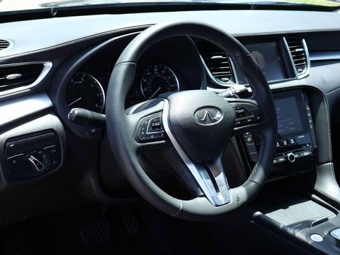 Used 2019 INFINITI QX50 Luxe FWD image 2