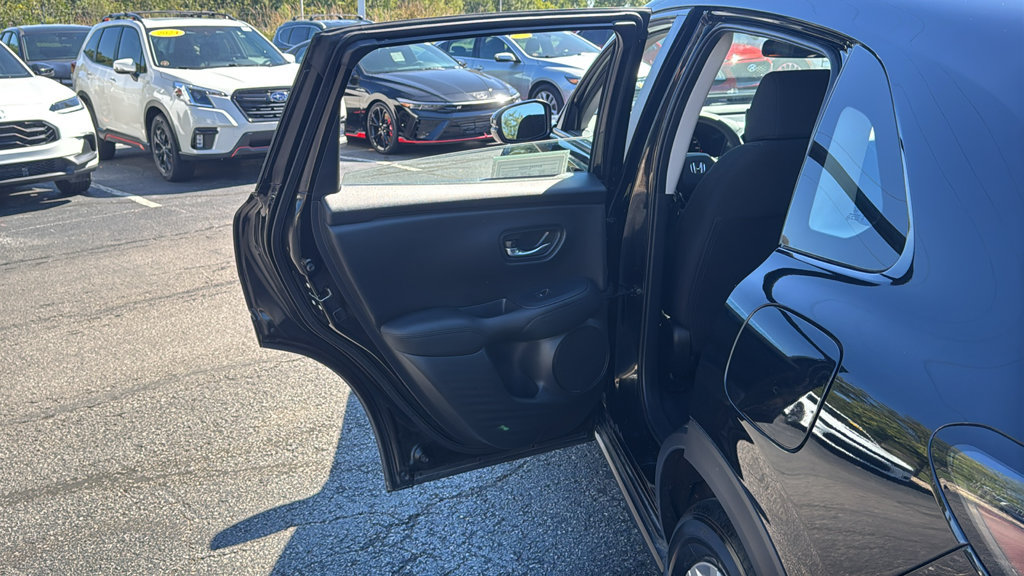 Used 2025 Honda HR-V LX image 27