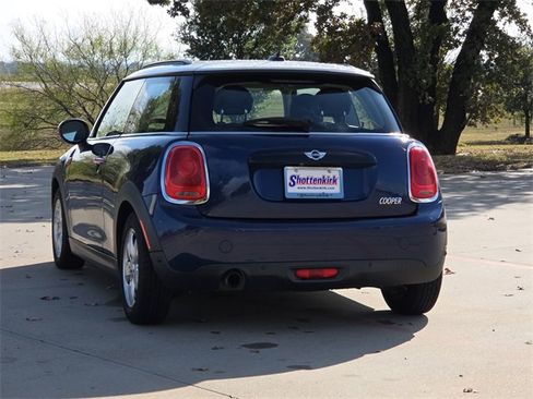 Used 2018 MINI Cooper 2-Door Hardtop image 6