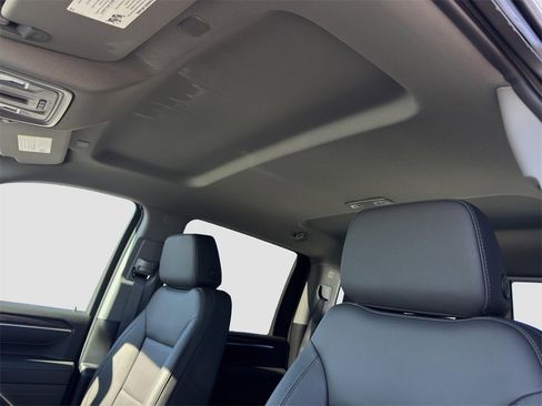 New 2026 GMC Sierra 2500 SLT w/ SLT Convenience Package image 24