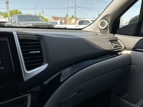 Used 2017 Honda Pilot Touring image 40