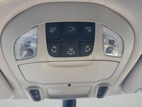 Used 2023 Chrysler Pacifica Limited image 33