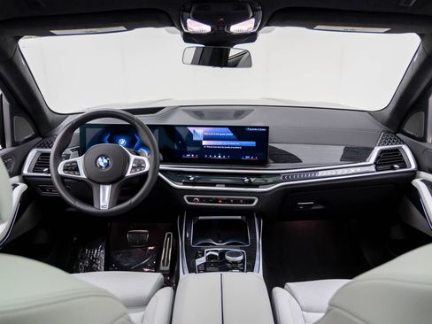 Certified 2026 BMW X7 xDrive40i w/ M Sport Package AWD/4WD image 10