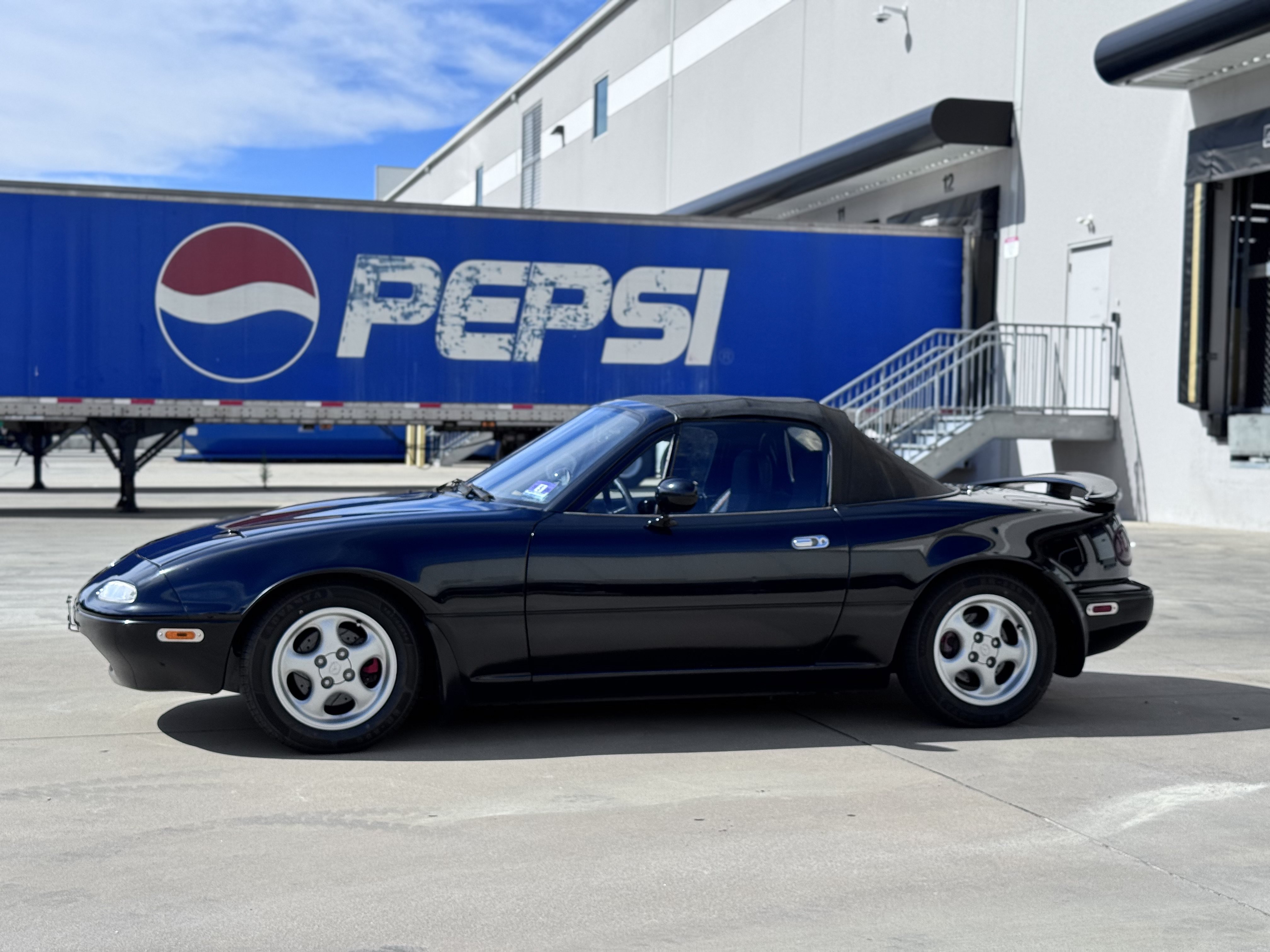 Used 1996 MAZDA MX-5 Miata RWD image 24