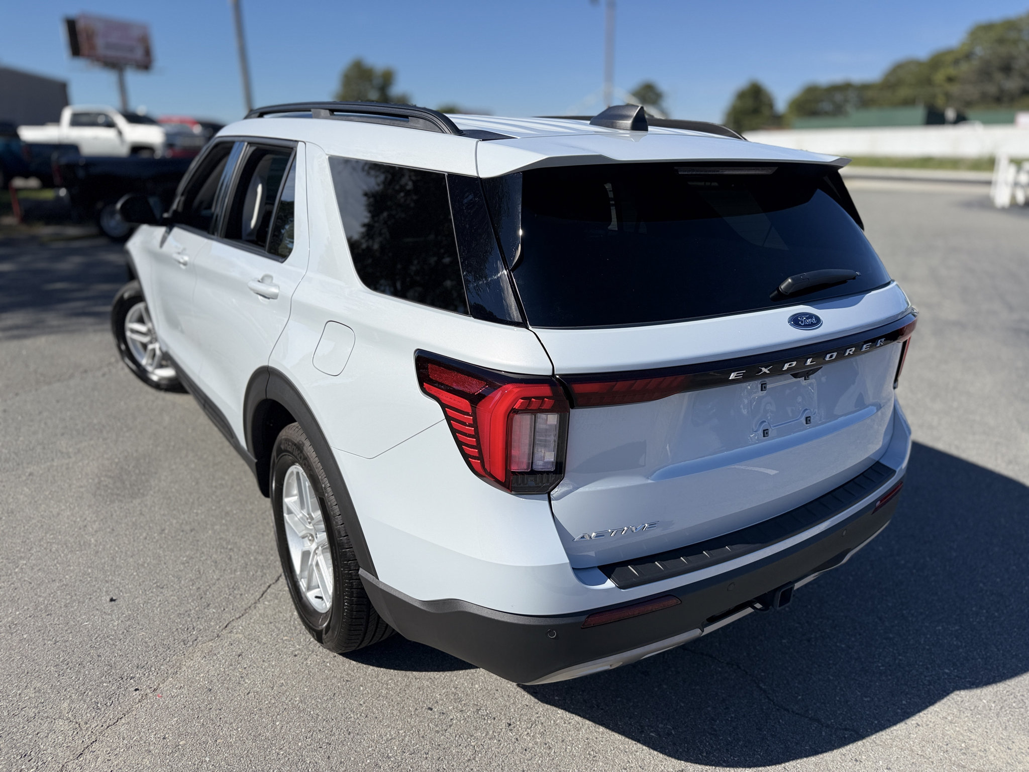 Used 2026 Ford Explorer Active w/ Active Comfort Package RWD image 17