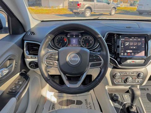 Used 2019 Jeep Cherokee Limited image 21