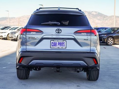 Used 2022 Toyota Corolla Cross XLE image 9