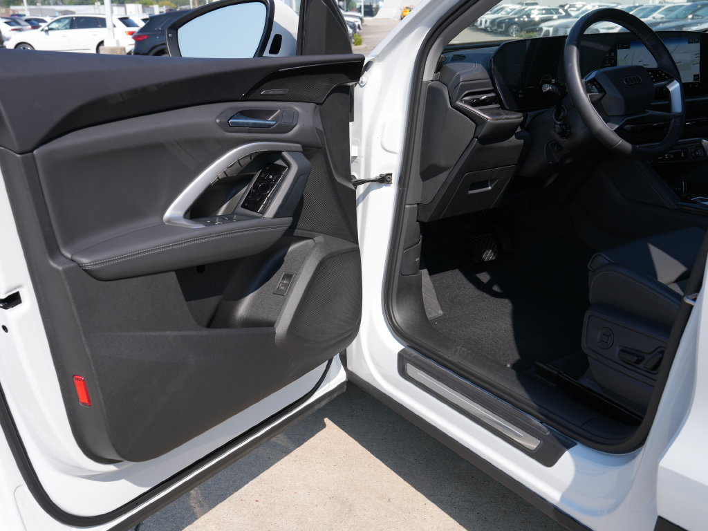 Used 2025 Audi Q5 Premium Plus AWD/4WD image 26