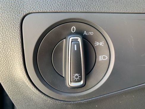 Used 2020 Volkswagen Tiguan SE w/ Panoramic Sunroof Package AWD/4WD image 24