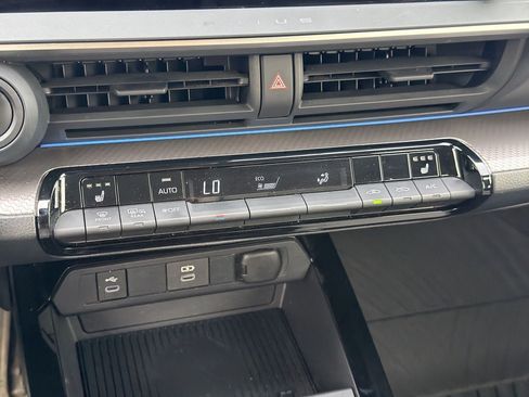 Used 2023 Toyota Prius XLE AWD/4WD image 18