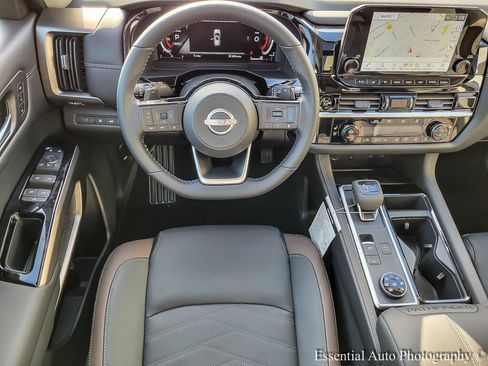 New 2025 Nissan Pathfinder Platinum image 13