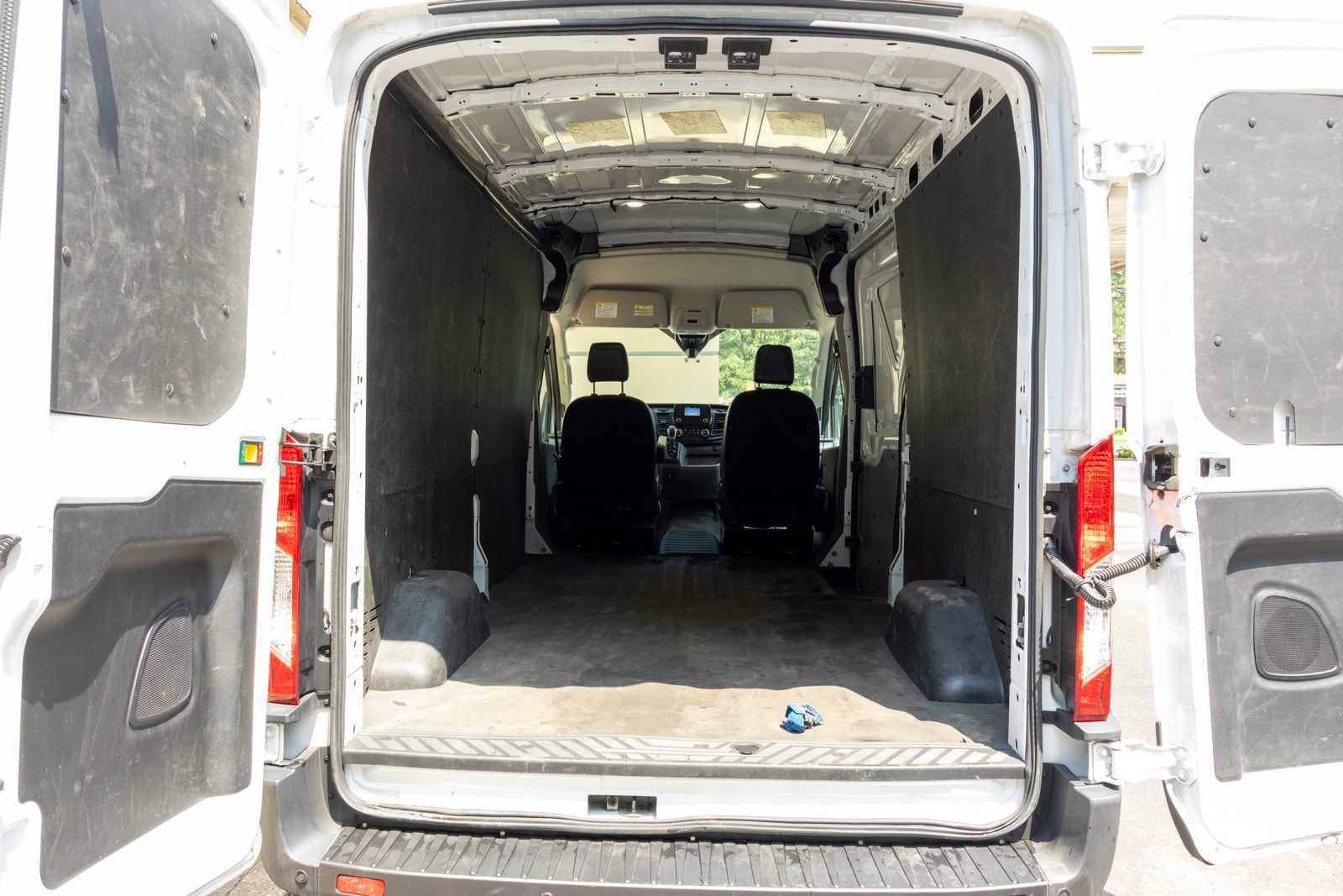 Used 2023 Ford Transit 250 Medium Roof w/ Load Area Protection Package RWD image 4