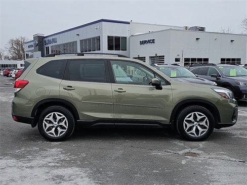 Used 2021 Subaru Forester Premium image 7