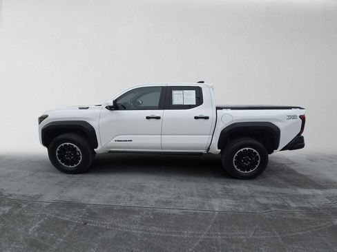 Certified 2025 Toyota Tacoma TRD Off-Road AWD/4WD image 6