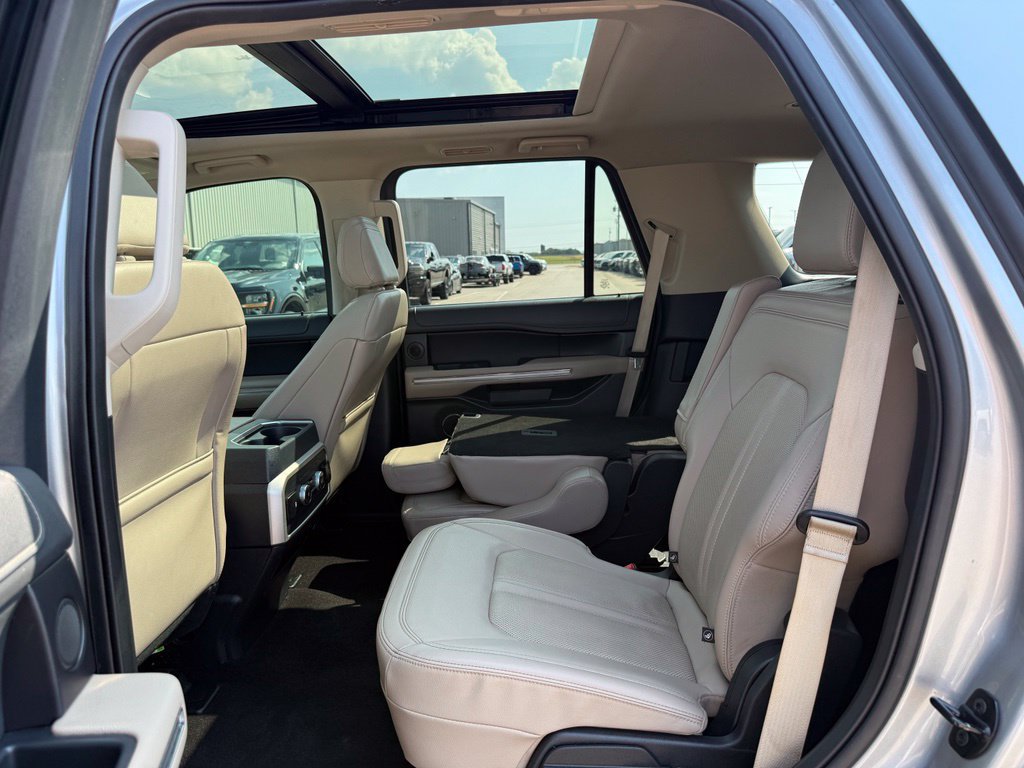 Used 2023 Ford Expedition Limited AWD/4WD image 34