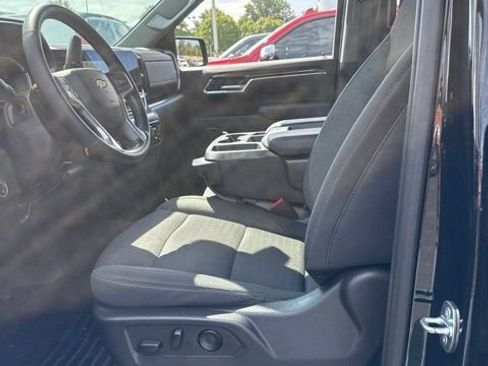 Used 2023 Chevrolet Silverado 1500 LT AWD/4WD image 3
