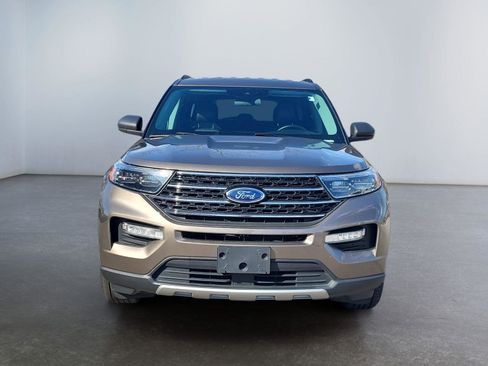 Used 2021 Ford Explorer XLT w/ Equipment Group 202A image 8