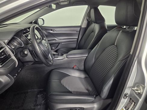 Used 2018 Toyota Camry SE FWD image 9