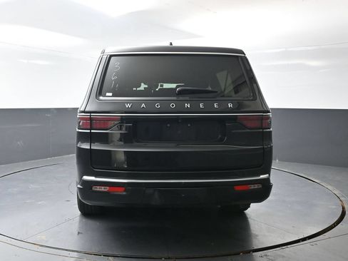 Used 2024 Jeep Wagoneer L Series II w/ Flexible Seating Group AWD/4WD image 13