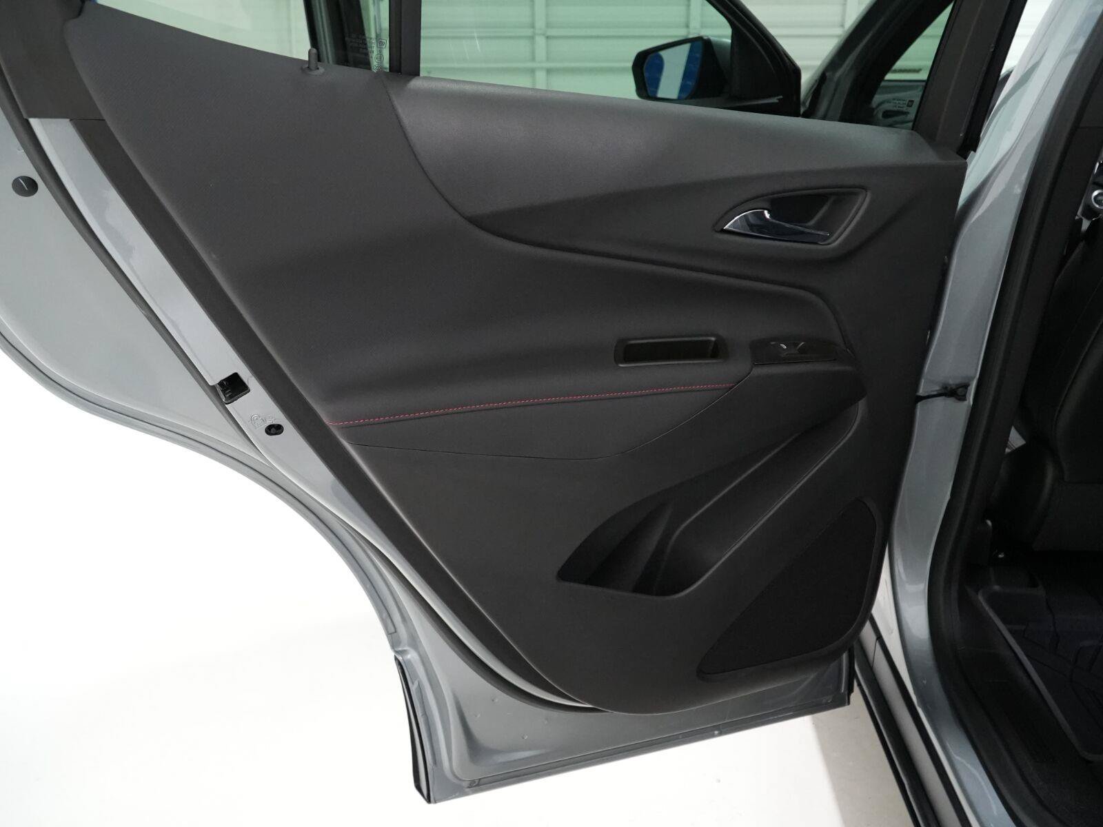 Used 2024 Chevrolet Equinox RS w/ LPO, Floor Liner Package FWD image 9