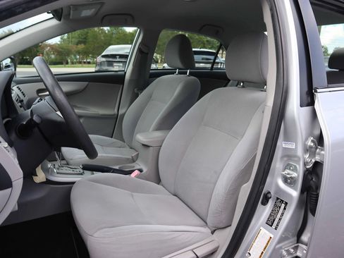 Used 2013 Toyota Corolla LE FWD image 2