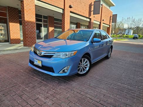 Used 2014 Toyota Camry XLE w/ Leather Package FWD image 3