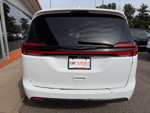 Used 2022 Chrysler Pacifica Touring-L w/ S Appearance Package FWD image 6