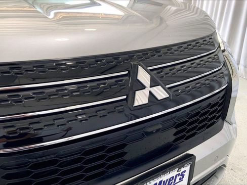 Used 2023 Mitsubishi Outlander SE image 7