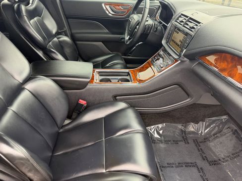 Used 2017 Lincoln Continental Premiere FWD image 11