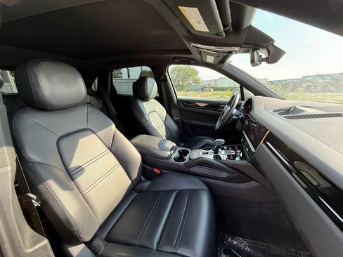 Used 2021 Porsche Cayenne image 11
