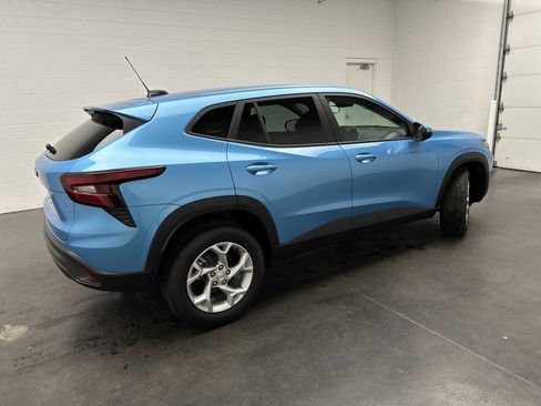New 2026 Chevrolet Trax LS w/ LS Convenience Package FWD image 9