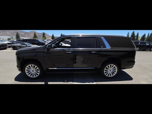 Used 2025 Cadillac Escalade ESV Luxury RWD image 8