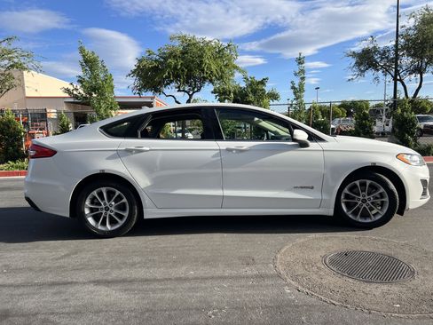 Used 2019 Ford Fusion SE FWD image 5