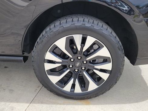 Certified 2025 Ford Expedition Platinum w/ Driver's Package AWD/4WD image 15