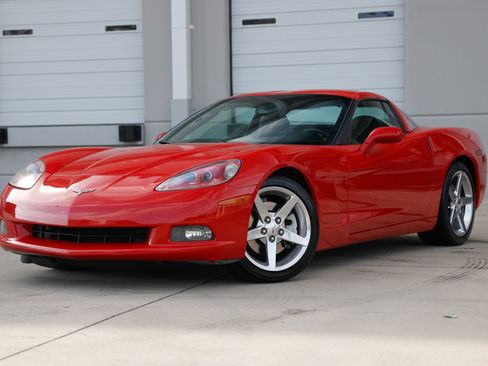 Used 2005 Chevrolet Corvette Coupe w/ Preferred Equipment Group image 1