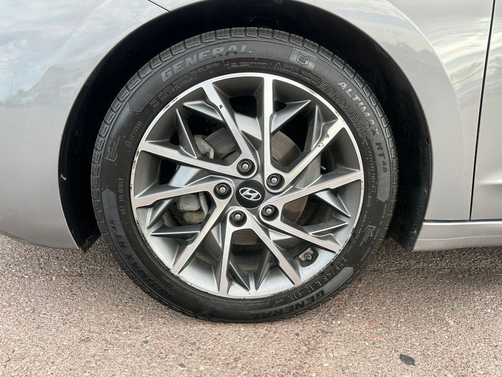 Used 2020 Hyundai Elantra Limited w/ Cargo Package (C1) FWD image 38