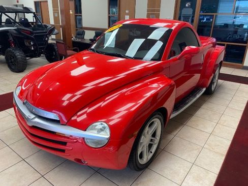 Used 2004 Chevrolet SSR w/ Preferred Equipment Group RWD image 5