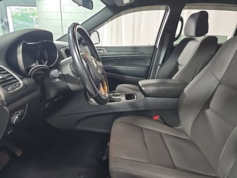 Used 2020 Jeep Grand Cherokee Laredo AWD/4WD image 17