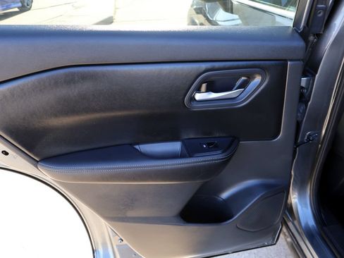 Used 2025 Nissan Rogue SV AWD/4WD image 12