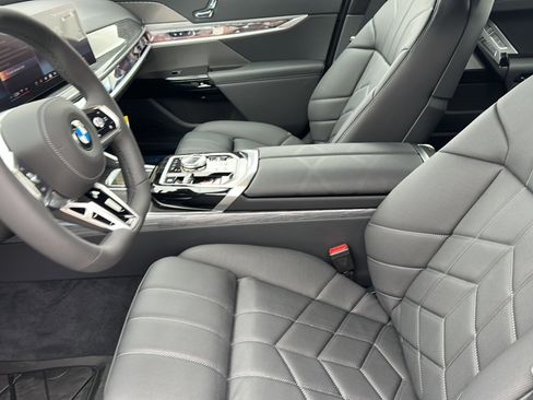 New 2026 BMW 740i image 10