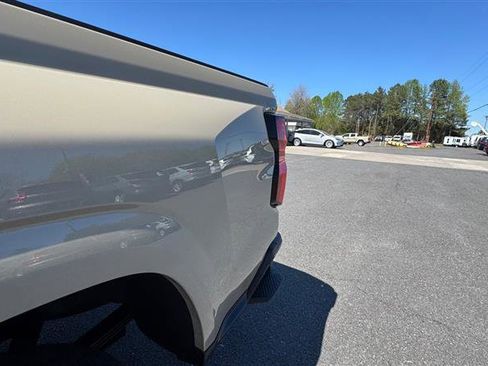 Used 2024 Chevrolet Colorado W/T image 17