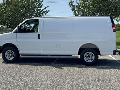 Used 2025 GMC Savana 2500 RWD image 4