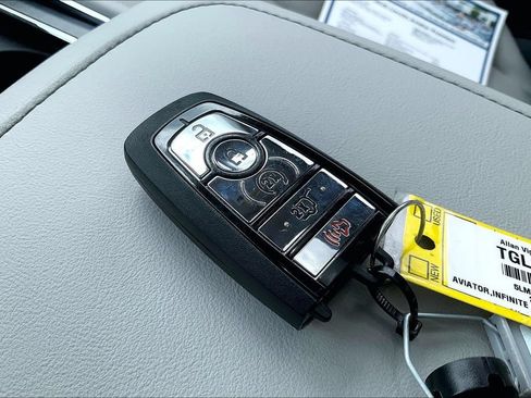 Used 2026 Lincoln Aviator AWD w/ Jet Appearance Package image 33