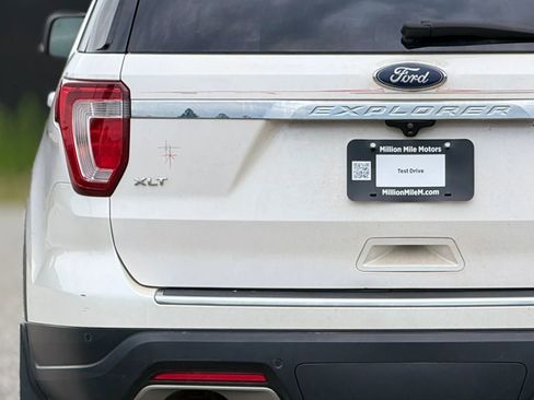 Used 2018 Ford Explorer XLT w/ Equipment Group 202A AWD/4WD image 13