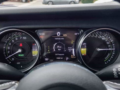 Used 2022 Jeep Wrangler Unlimited Sahara AWD/4WD image 23