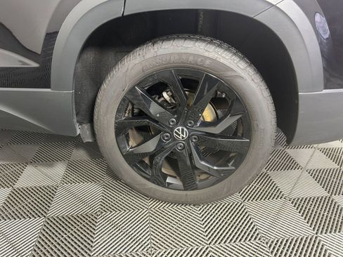 Used 2024 Volkswagen Taos SE image 5