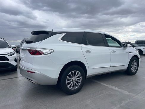 Used 2024 Buick Enclave Premium image 3