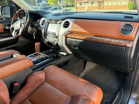 Used 2019 Toyota Tundra 4x4 CrewMax image 18